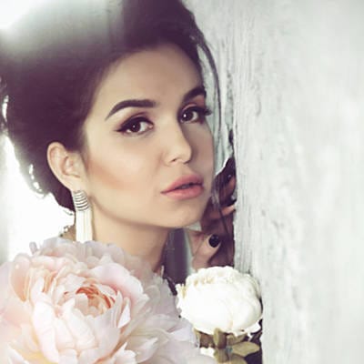 Nilufar Usmonova Turkse Zangeres Actrice Boeken