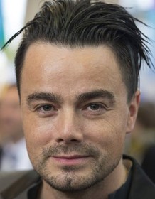 Dinand Woesthoff Zanger Singer-Songwriter Gitarist Tape-act Boeken