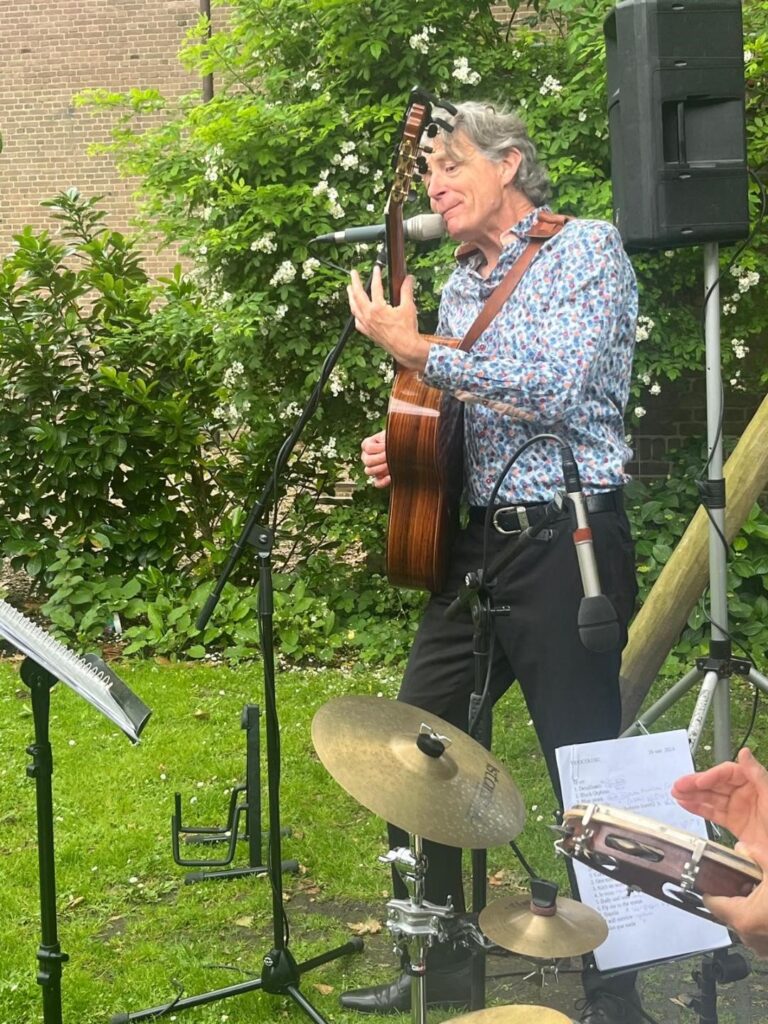 Jan van Til Troubadour Chansonnier Zanger Gitarist Boeken
